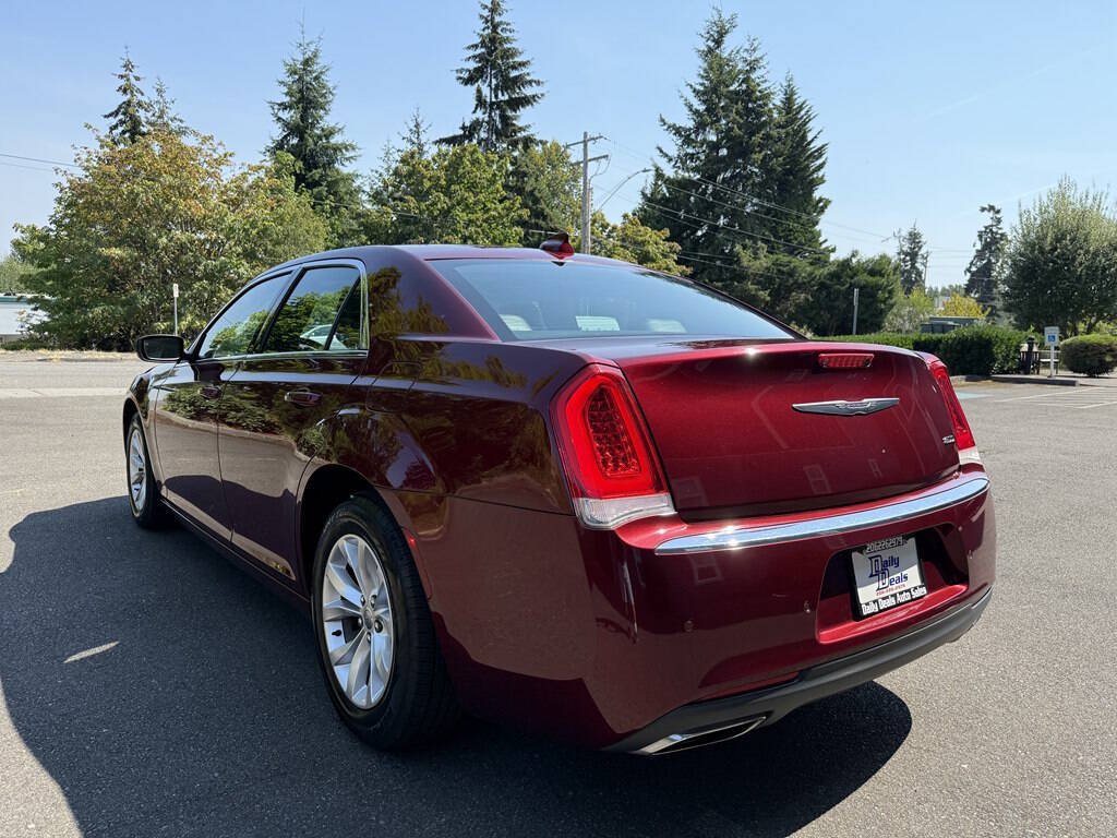 Used 2016 Chrysler 300 Limited RWD image 7