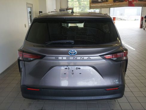 Used 2021 Toyota Sienna LE FWD image 14