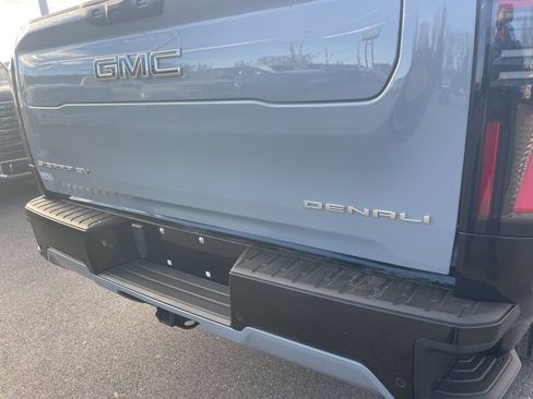 Used 2024 GMC Sierra EV Denali image 33