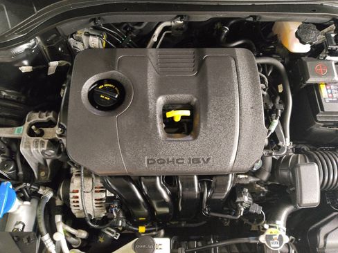 Used 2019 Hyundai Elantra SE image 30