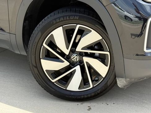 Used 2025 Volkswagen Atlas SE FWD image 2