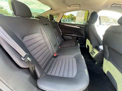 Used 2020 Ford Fusion SE image 18