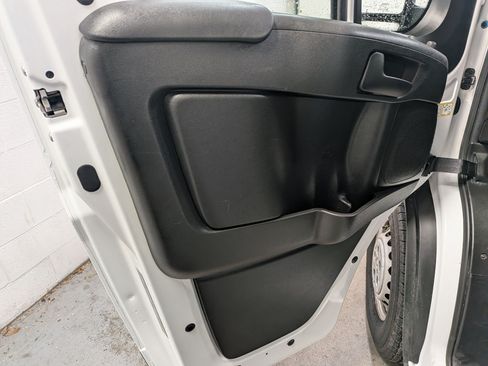 Used 2025 RAM ProMaster 2500 w/ Convenience Group FWD image 15