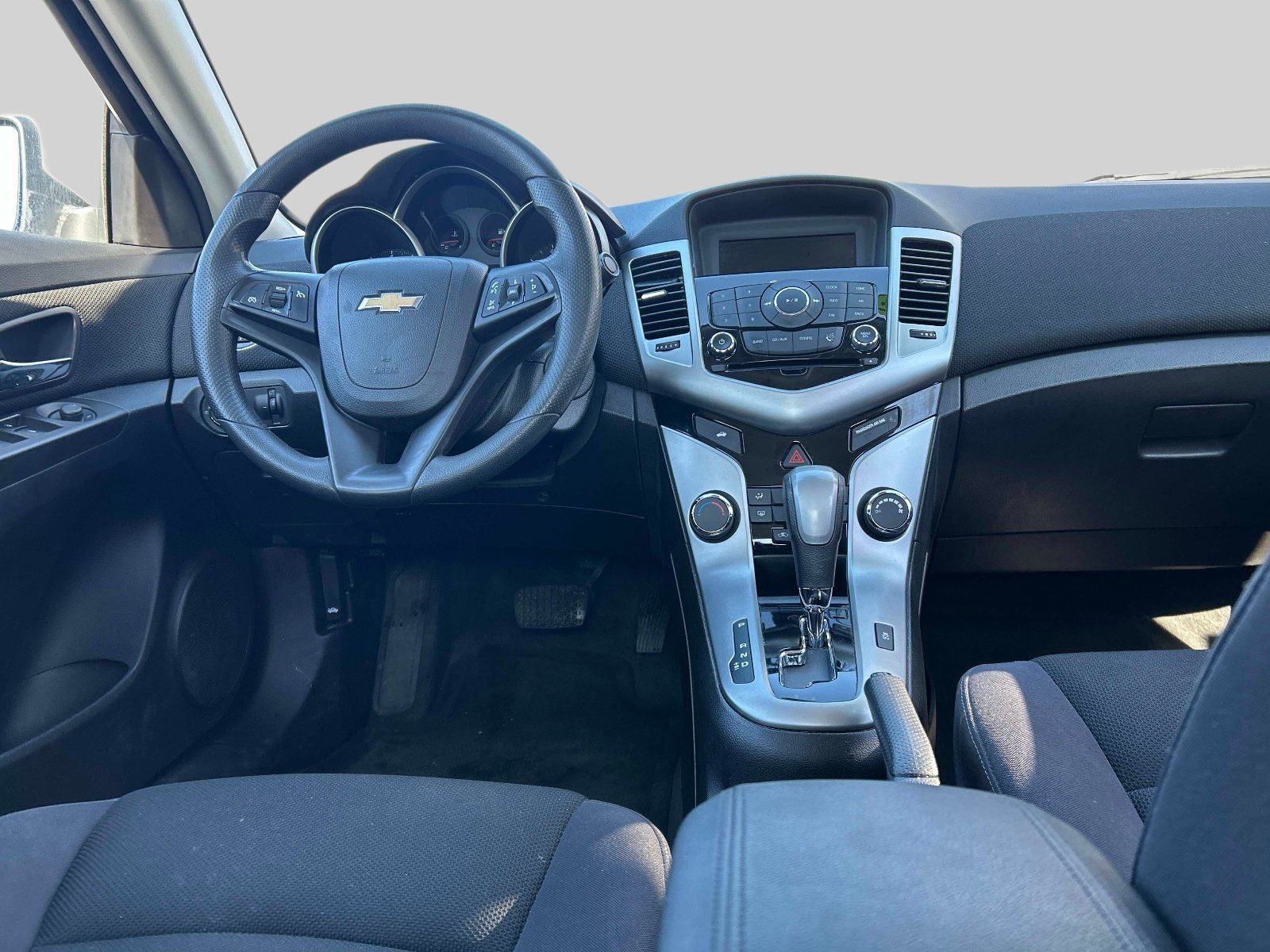 Used 2015 Chevrolet Cruze LT FWD image 15