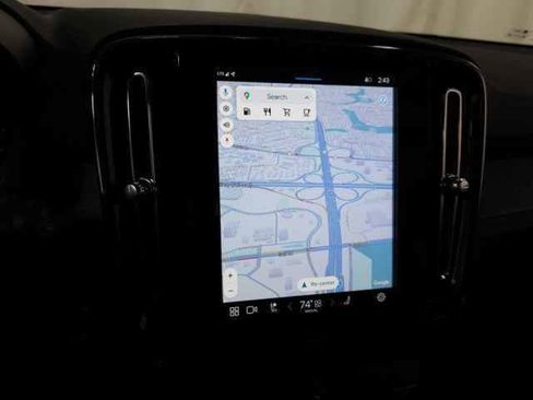 Used 2025 Volvo XC40 B5 Core image 24