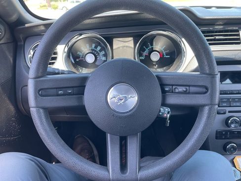Used 2010 Ford Mustang GT RWD image 11