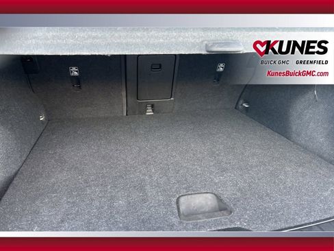 Used 2024 Volvo XC40 B5 Core image 38