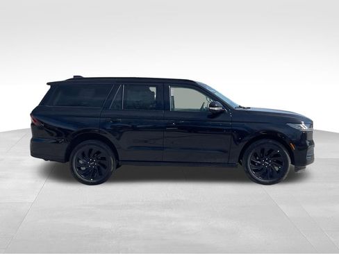 New 2026 Lincoln Navigator Reserve w/ Jet Appearance Package AWD/4WD image 6