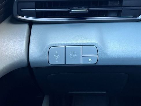 Certified 2024 Hyundai Elantra Limited FWD image 37