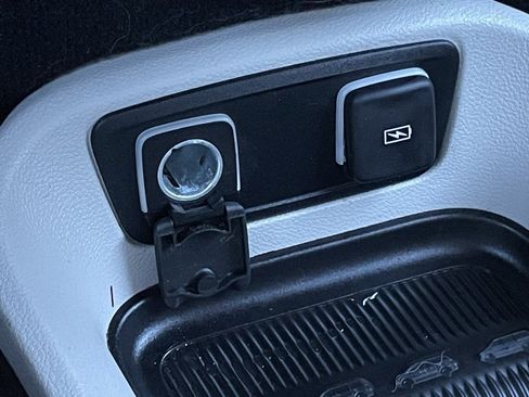 Used 2021 Chrysler Pacifica Touring-L image 21