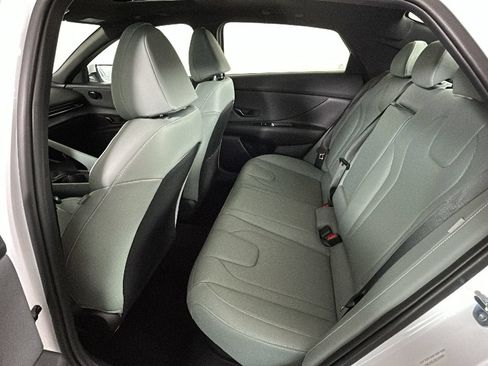 Certified 2025 Hyundai Elantra Limited FWD image 28