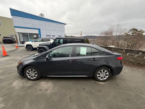 Used 2024 Toyota Corolla LE image 2