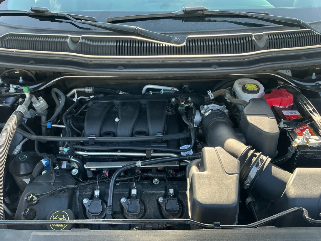 Used 2018 Ford Explorer XLT w/ Equipment Group 202A FWD image 25