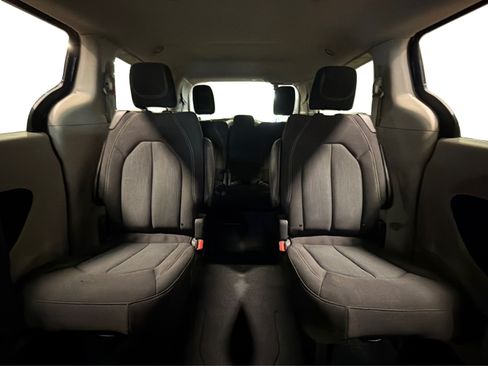 Used 2023 Chrysler Voyager LX FWD image 42