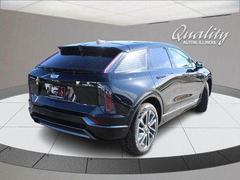 New 2026 Cadillac Optiq Sport 2 w/ LPO, Floor Liner Package AWD/4WD image 3