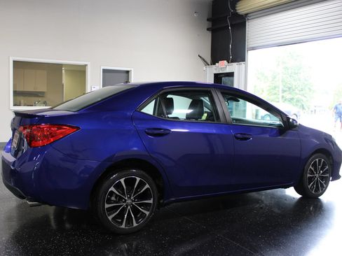 Used 2018 Toyota Corolla SE w/ SE Premium Package FWD image 3