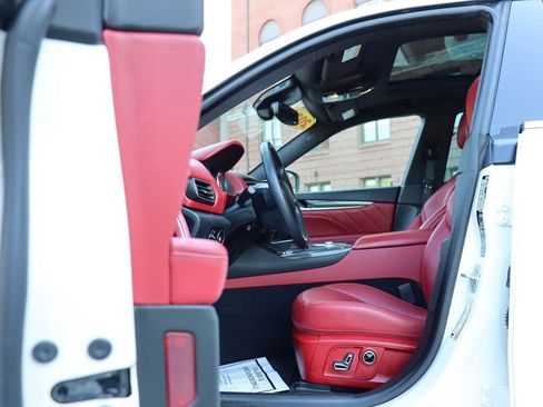 Used 2023 Maserati Levante GT AWD/4WD image 11