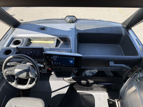 Used 2024 Chevrolet Brightdrop 600 w/ Commercial Equipment Package AWD/4WD image 19