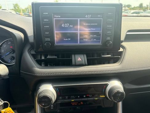 Used 2019 Toyota RAV4 LE w/ Carpet Mat Package AWD/4WD image 13