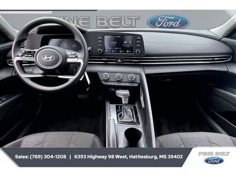Used 2026 Hyundai Elantra SE FWD image 13