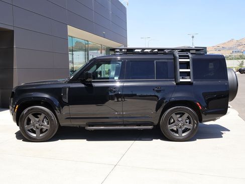 Certified 2025 Land Rover Defender 130 X-Dynamic SE AWD/4WD image 11