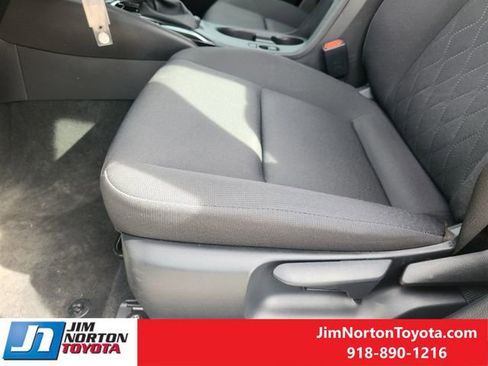 Used 2025 Toyota Corolla LE image 24