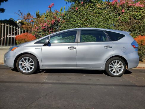 Used 2012 Toyota Prius V Five FWD image 7