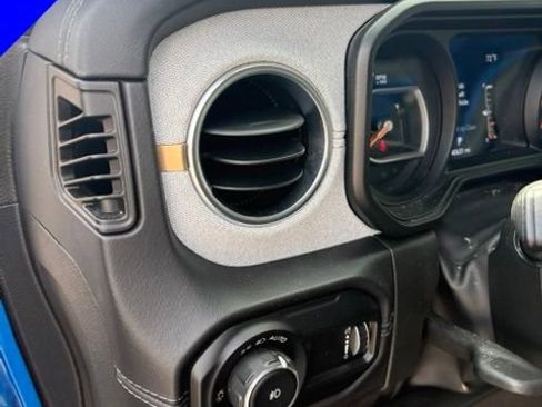 Used 2024 Jeep Wrangler Unlimited Sahara AWD/4WD image 11