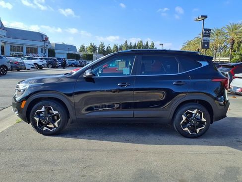 Certified 2024 Kia Seltos EX FWD image 2