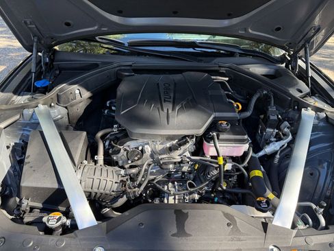 Used 2025 Genesis G70 2.5T image 25