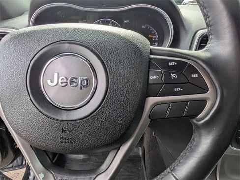 Certified 2018 Jeep Grand Cherokee Laredo image 16
