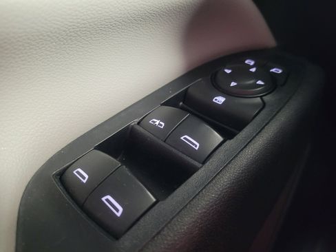 Used 2018 Chevrolet Equinox LS image 26