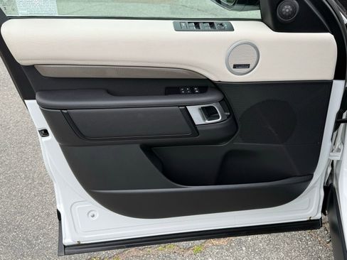 Used 2023 Land Rover Discovery Metropolitan Edition image 19