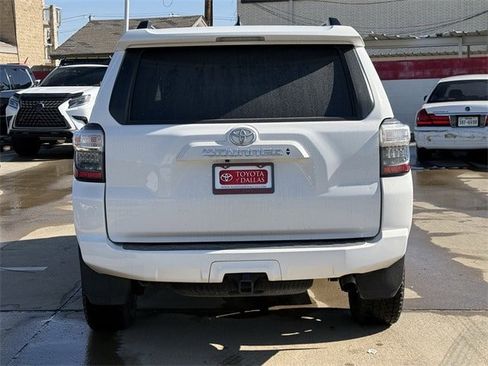 Used 2022 Toyota 4Runner SR5 Premium image 5