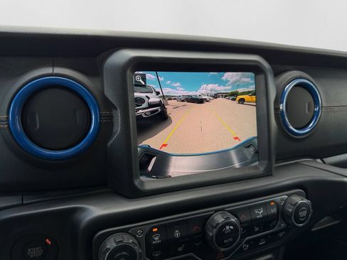 Used 2022 Jeep Gladiator Overland AWD/4WD image 19