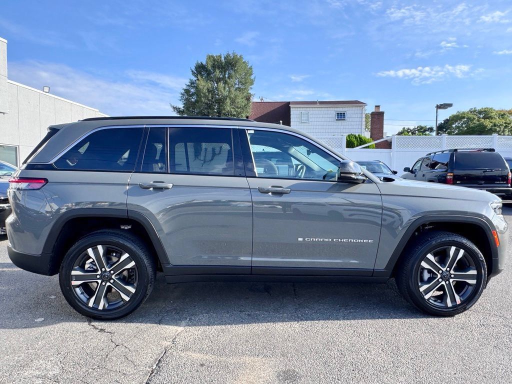 New 2027 Jeep Grand Cherokee Limited AWD/4WD image 9