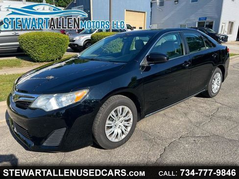 Used 2012 Toyota Camry LE FWD image 1