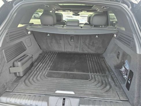 Used 2023 Land Rover Range Rover Sport SE Dynamic image 17