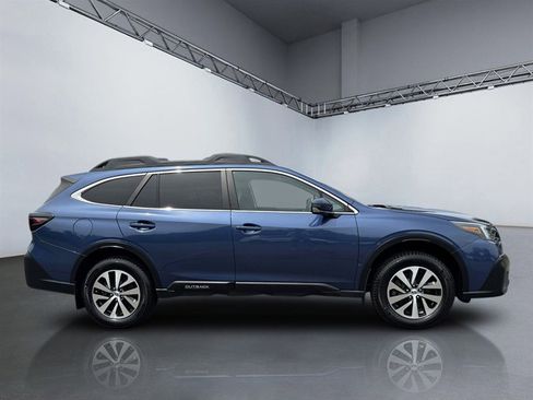 Used 2021 Subaru Outback Premium AWD/4WD image 3