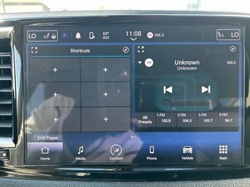 Used 2023 Chrysler Pacifica Touring-L FWD image 20
