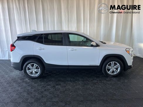 Used 2023 GMC Terrain SLE image 2