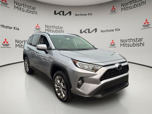 Used 2019 Toyota RAV4 XLE Premium w/ Cold Weather Package AWD/4WD image 7