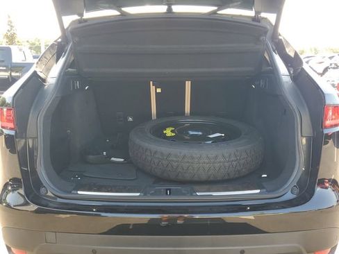 Used 2019 Jaguar F-PACE Premium image 9