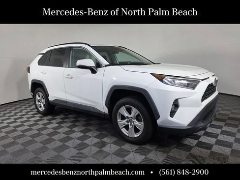 Used 2021 Toyota RAV4 XLE w/ Convenience Package FWD image 8