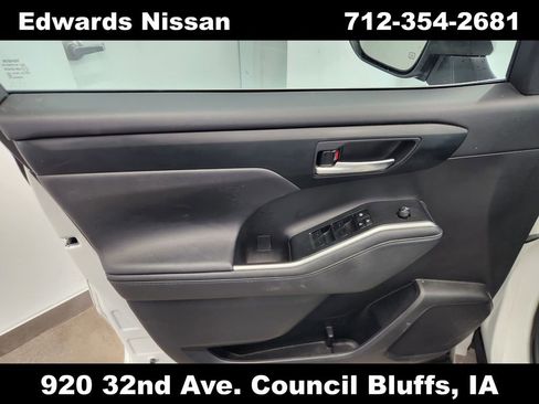 Used 2023 Toyota Highlander XLE image 21