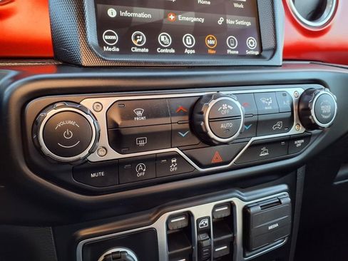 Used 2023 Jeep Gladiator Rubicon w/ Trailer Tow Package image 9