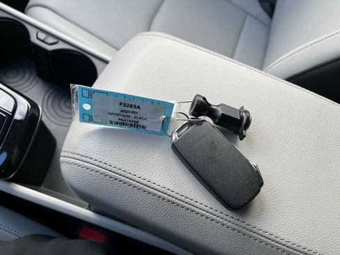 Used 2023 Kia Sportage EX AWD/4WD image 31