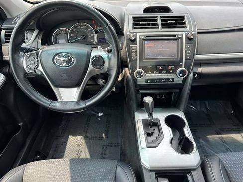 Used 2014 Toyota Camry SE FWD image 16