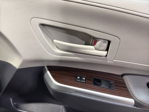 Used 2024 Toyota Sienna LE image 17