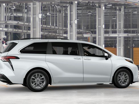 New 2026 Toyota Sienna XLE FWD image 13